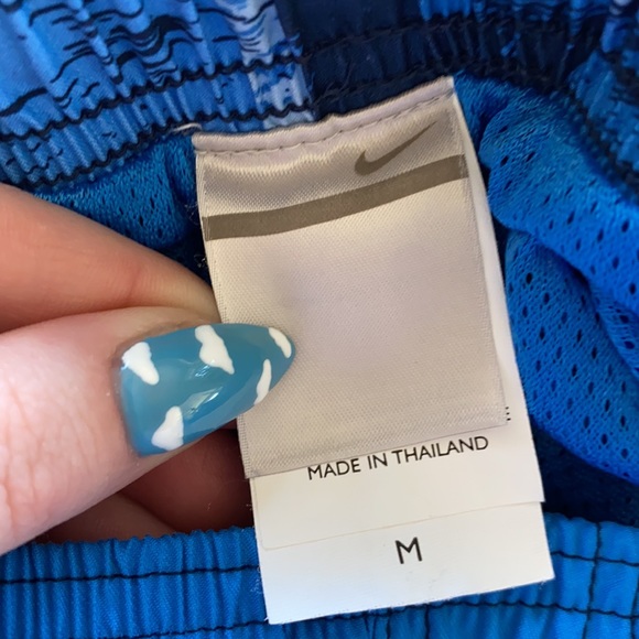 EUC Men’s Nike swim trunks - Picture 4 of 7